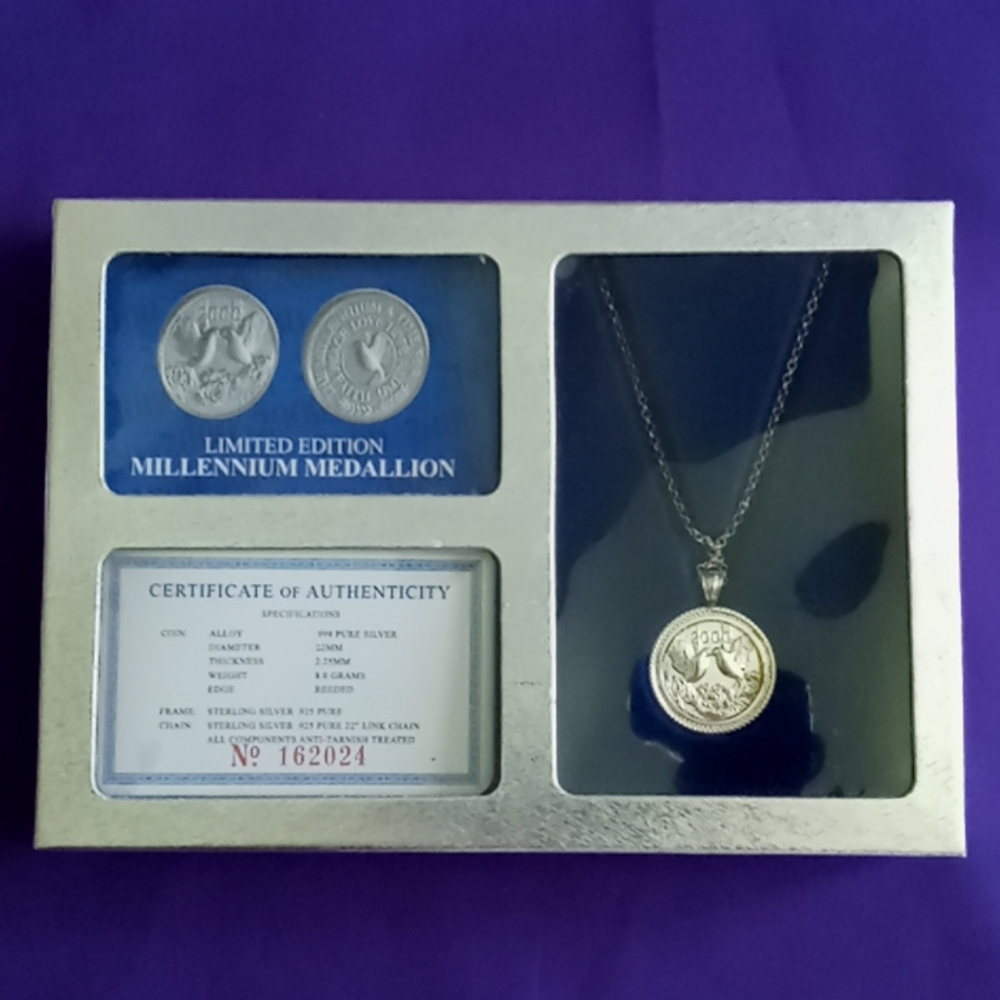 Highland Mint Peace Dove 2000 Necklace (162024) #0067